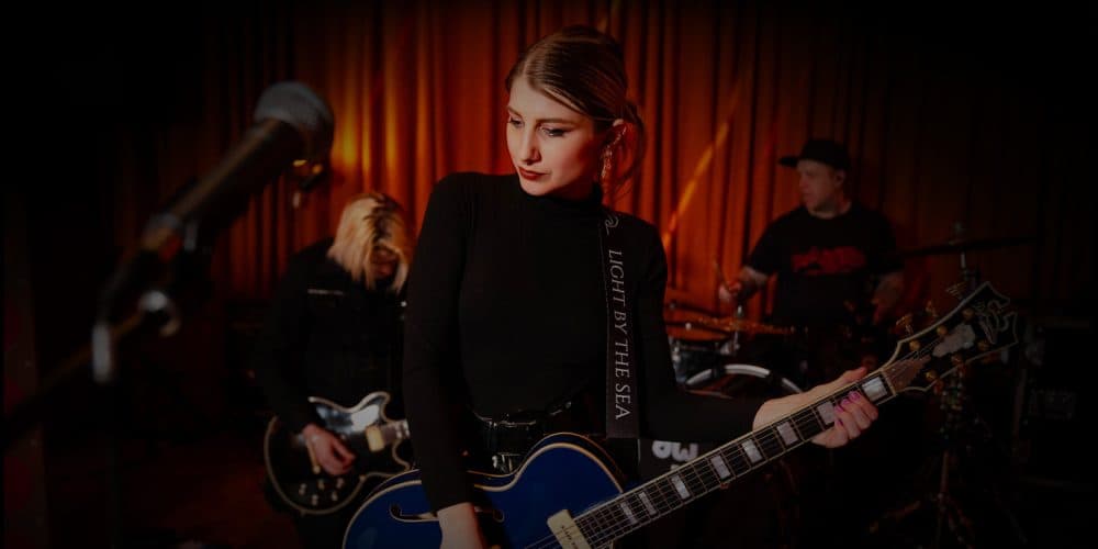 Light by the sea (NL) plays The Cranberries